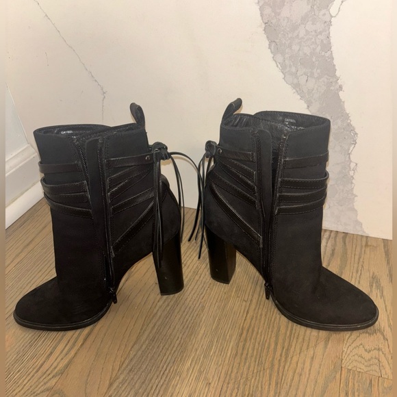 Revolve Steven Madden Gaybel Bootie in Black Nubuck women’s size 7 - Picture 10 of 11